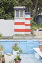 A Derelict Public Pool Makes a Splash as a Family’s New Home - Photo 8 of 15 - 