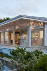 A Derelict Public Pool Makes a Splash as a Family’s New Home - Photo 14 of 15 - 