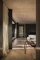 In Argentina, a Home Finds Balance on Uneven Forest Ground - Photo 11 of 15 - 