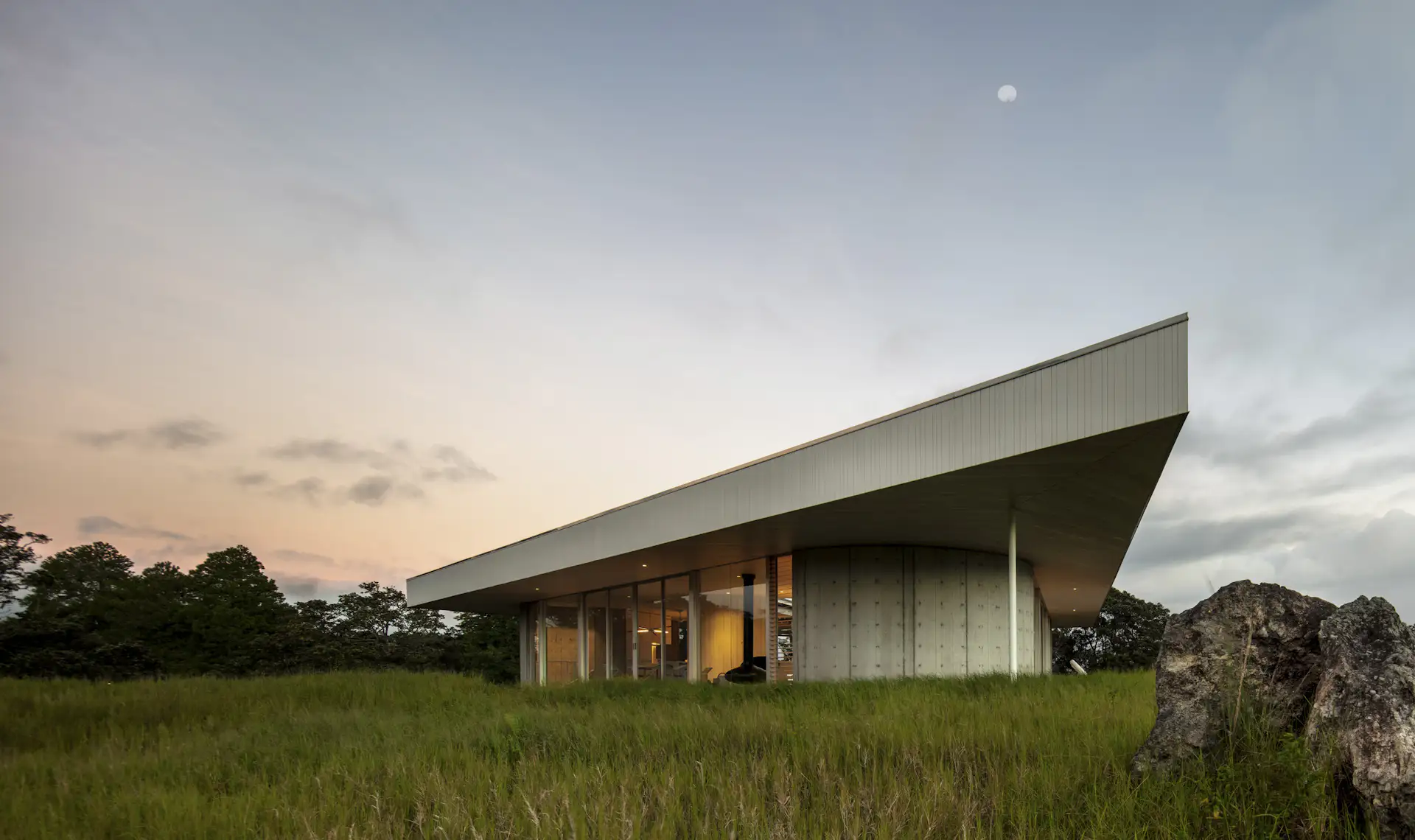 Picture of Photo 4 of 23 in In Hawaii, This Off-Grid Concrete House Is Powered by ...