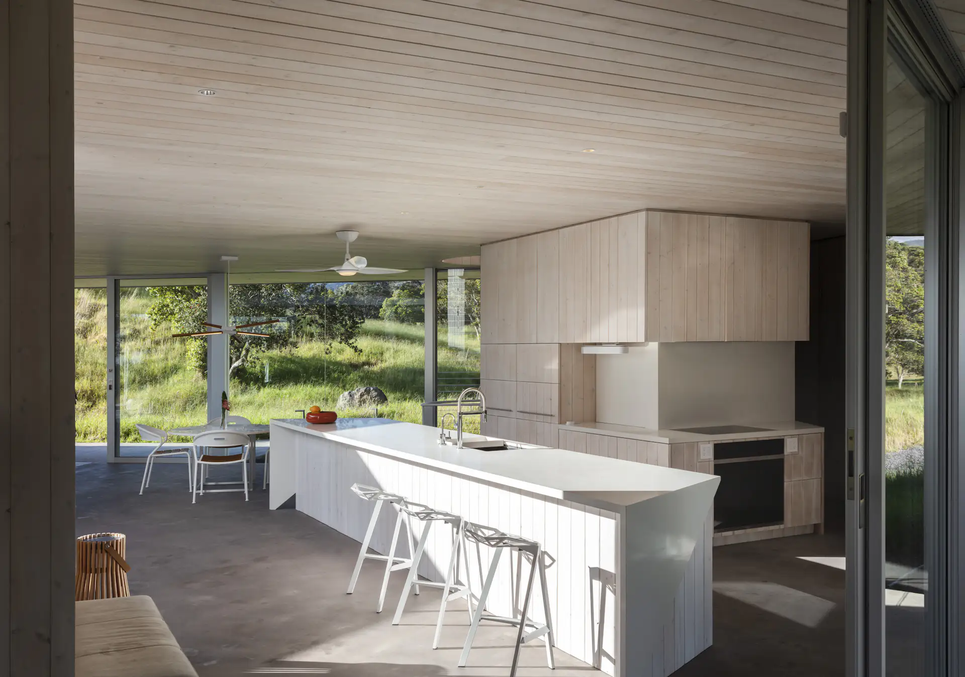 Image showcasing Photo 14 of 23 in In Hawaii, This Off-Grid Concrete House Is Powered by ...