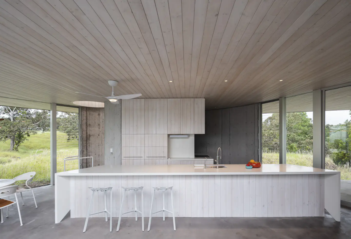 Photo 16 of 23 in In Hawaii, This Off-Grid Concrete House Is Powered by ...