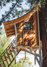 Each Rivendllë tree house is fabricated at the company’s workshop in Petaluma, California, but can be transported nationwide.