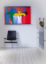 The kitchen features the white floor tiles as the bathroom. “The tiles are very institutional. We tried to make something that between an art institute and a home, says Rauchwerger. “Obviously her pieces really help emphasize that feeling.”