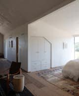 Natural light and landscape views come most notably through the floor-to-ceiling windows in Kelli’s bedroom. However, the open layout means that they flood the entire space with light and landscape views. 