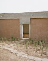 A “Dune”-Esque Home in the Moroccan Desert Draws Water From Ancient Canals - Photo 3 of 15 - 