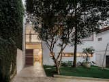 Operable polycarbonate panels and metal grates let sun and air permeate this double-decker home in São Paulo.