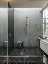 Solar Panels Completely Cover One Side of This 98-Foot-Long Brutalist Home in Tasmania - Photo 16 of 19 -
