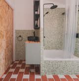 A Framework of Orange and Green Steel Reorganizes a Madrid Home for a Family of Four - Photo 11 of 15 - 