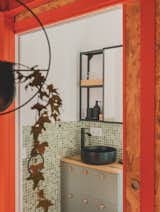A Framework of Orange and Green Steel Reorganizes a Madrid Home for a Family of Four - Photo 10 of 15 - 