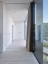 The Site Had Great Views, But Bad Sunlight. The Solution? A Hovering Home That Juts Out - Photo 16 of 20 - 