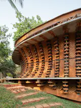 Around 6,200 Toys Make Up a Veranda Wrapping This Home in India - Photo 5 of 17 - 