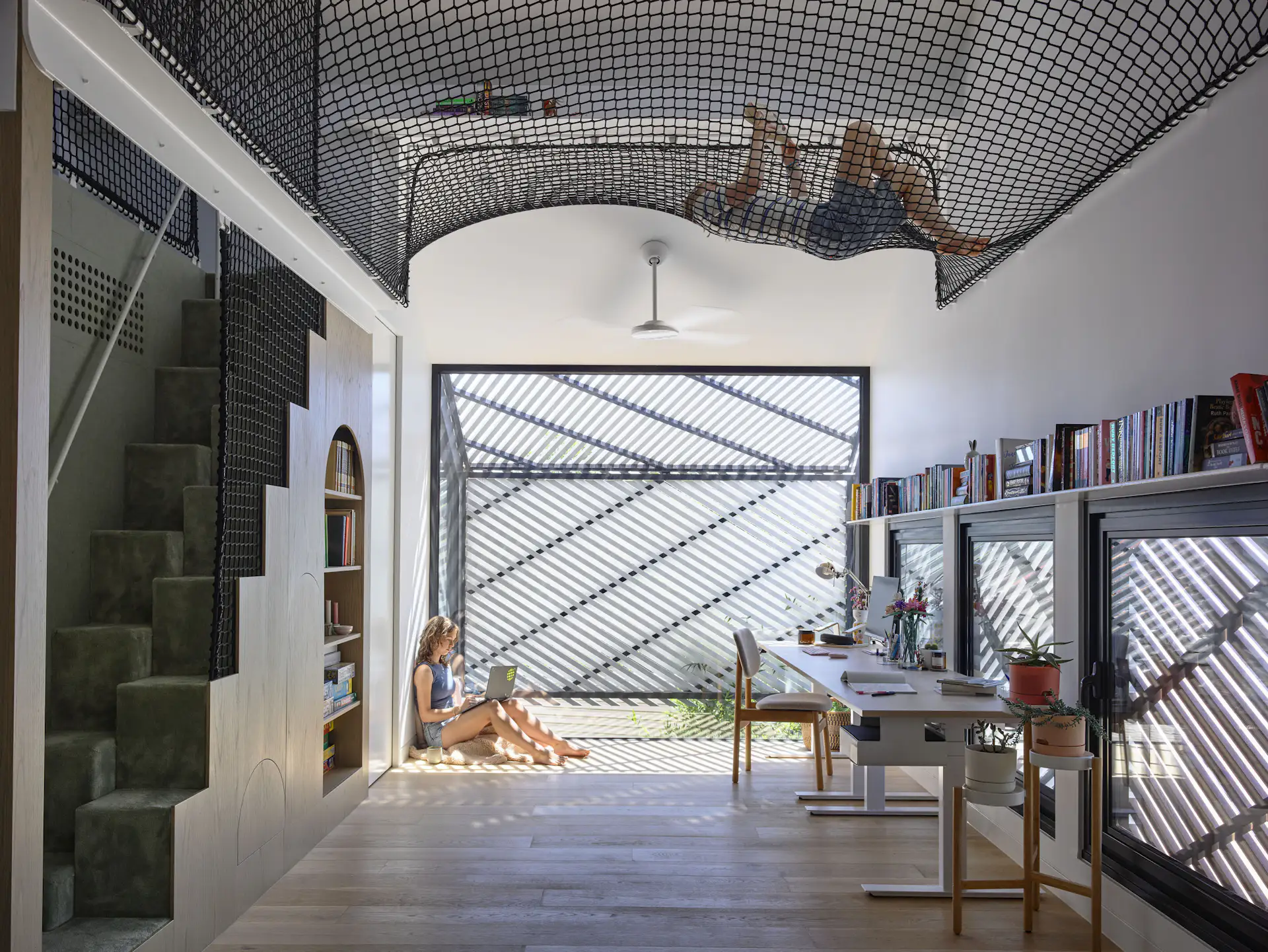 Photo 13 of 19 in Batten Screens Wrapping This Renovation in Australia ...