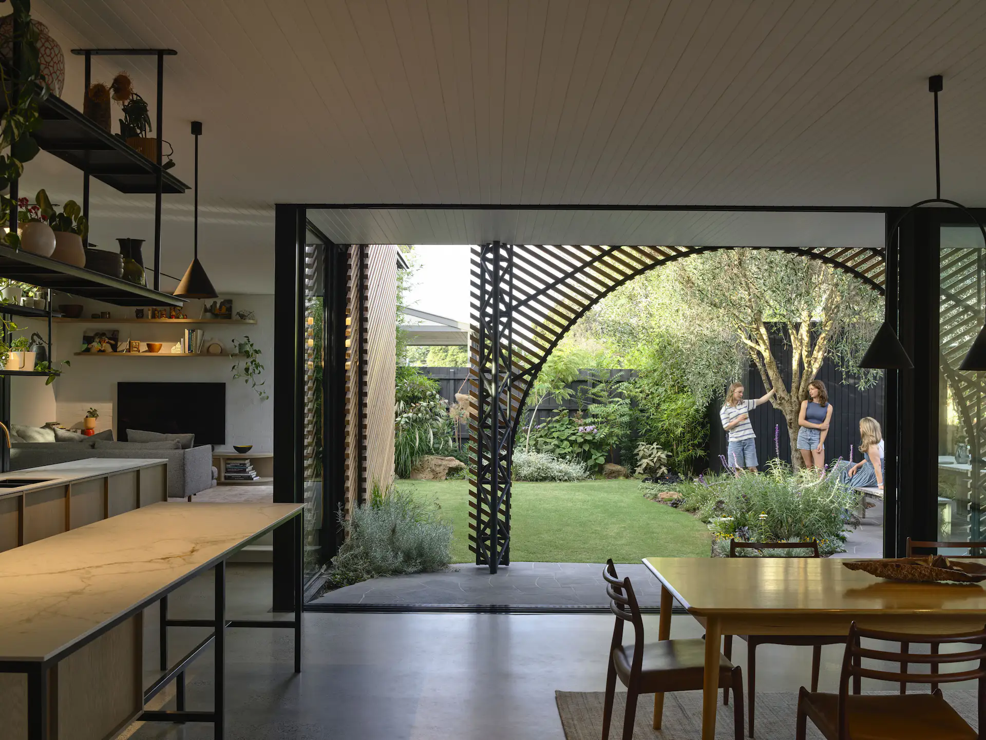 Photo 4 of 19 in Batten Screens Wrapping This Renovation in Australia ...