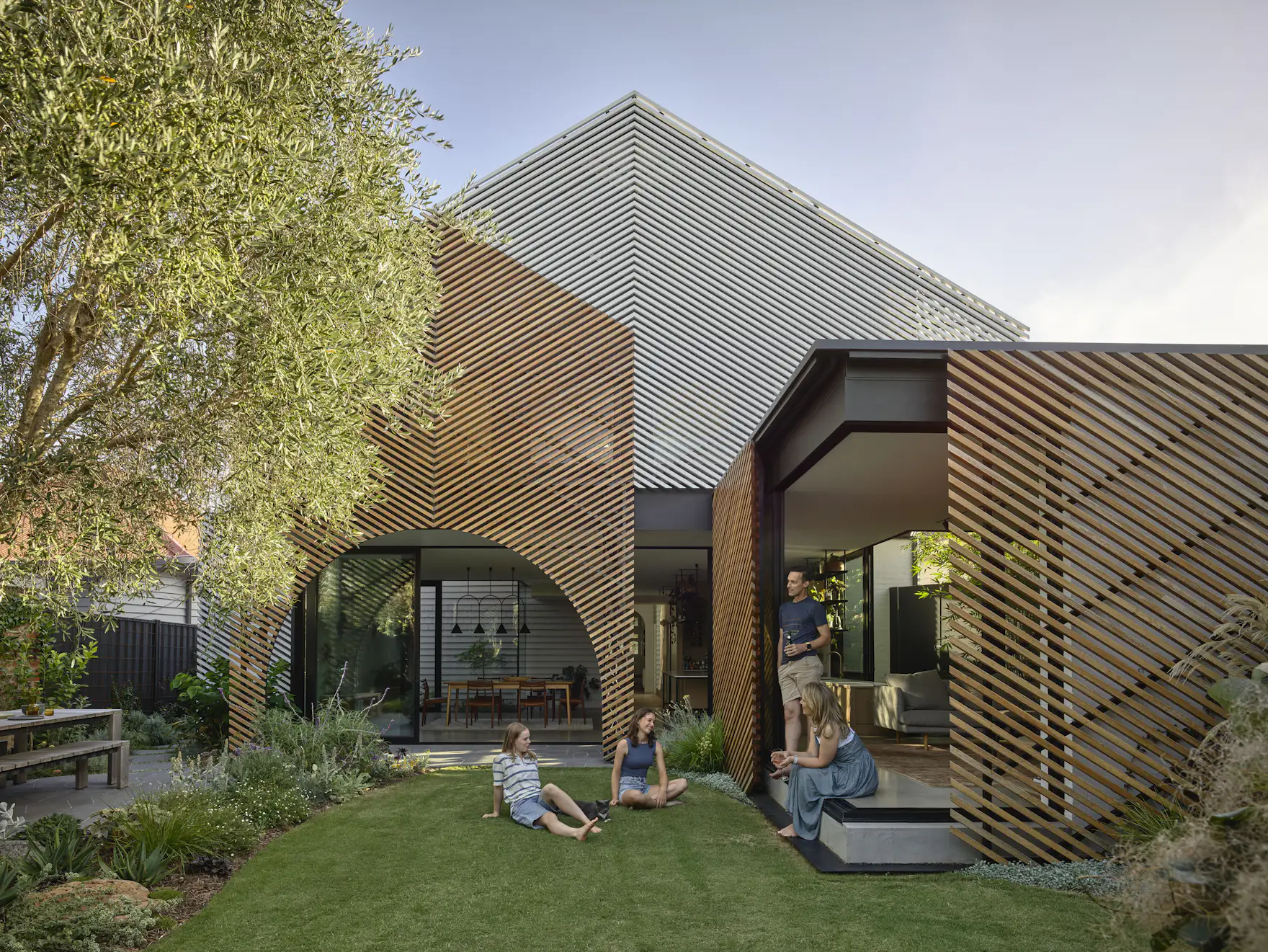 Photo 2 of 19 in Batten Screens Wrapping This Renovation in Australia ...