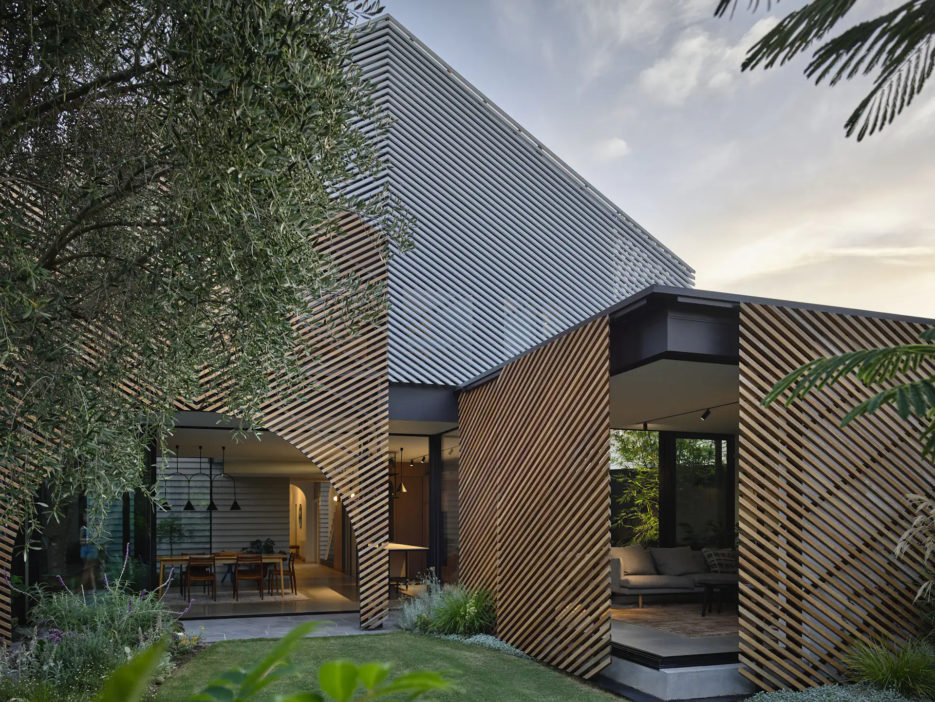 Photo 4 of 19 in Batten Screens Wrapping This Renovation in Australia ...