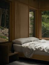 This “Bunkie” in Ontario Was Designed to Disappear Without a Trace - Photo 12 of 14 - 