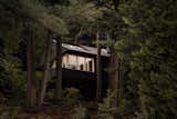 This “Bunkie” in Ontario Was Designed to Disappear Without a Trace
