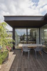 Underfloor Heating, a Wine Room, Floor-to-Ceiling Windows—in a Houseboat? - Photo 11 of 19 - 