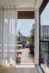 Underfloor Heating, a Wine Room, Floor-to-Ceiling Windows—in a Houseboat? - Photo 10 of 19 - 