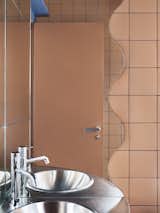 The Loft in This Madrid Flat Hangs From the Ceiling With a Metal Truss - Photo 14 of 14 - 
