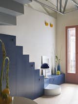 The Loft in This Madrid Flat Hangs From the Ceiling With a Metal Truss - Photo 5 of 14 - 