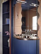 The Loft in This Madrid Flat Hangs From the Ceiling With a Metal Truss - Photo 12 of 14 - 