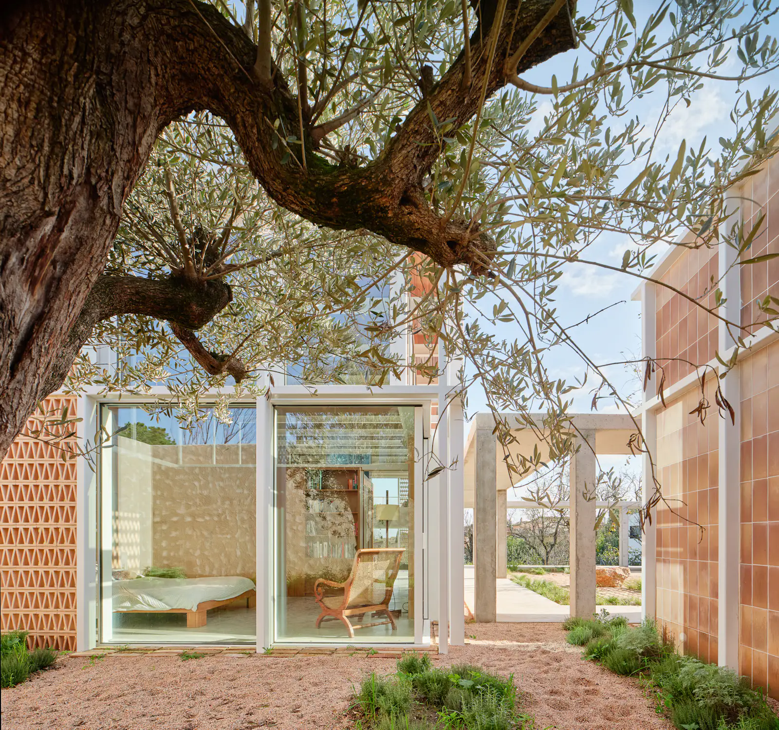 Photo 8 of 19 in Breeze-Block Walls and Pavilions Make This Spanish ...