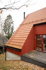 In Norway, a Celebrated Artist Adds a Creative Space to the Backyard of Her Childhood Home - Photo 16 of 17 - 