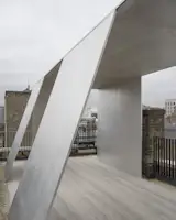 An Eye-Catching Aluminum Pavilion Tops This Renovated London Penthouse - Photo 5 of 13 - 