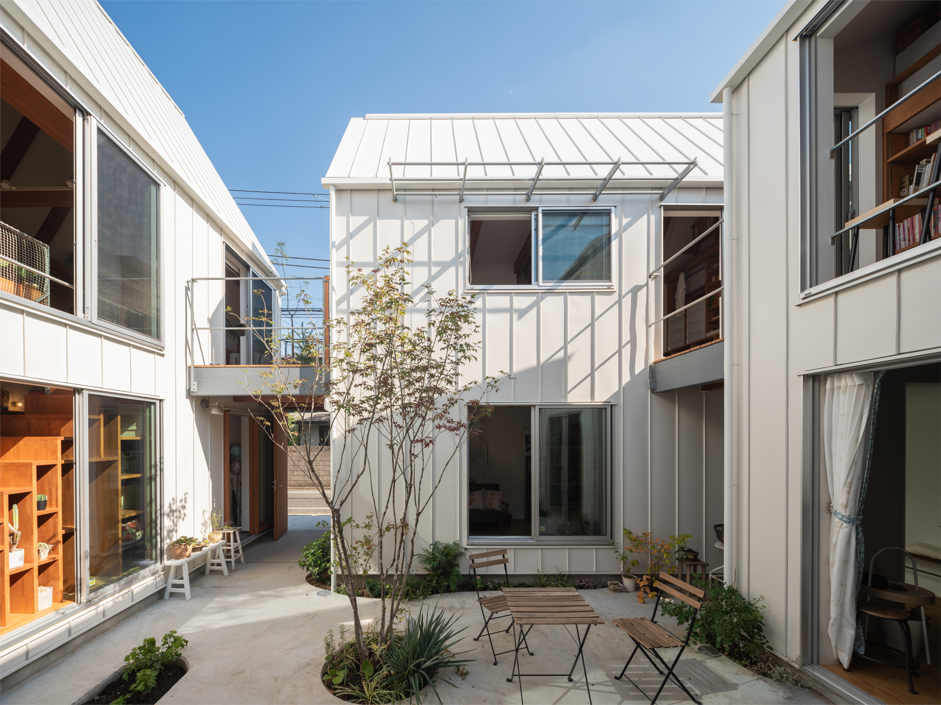 In Tokyo, Four Volumes Form a Miniature “Village” Where a Family
