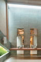 The Roof of This Indonesian Home Hides an Impressively Roomy Primary Suite - Photo 15 of 17 - 