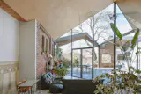 A Glass-Wrapped Living Space Cracks Open a Historic Brick Home in Belgium - Photo 7 of 15 - 