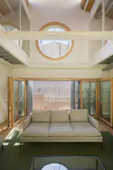After a Complete Overhaul, a Luminous Warehouse Loft in Barcelona Seeks €1.3M - Photo 6 of 14 - 