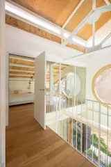 After a Complete Overhaul, a Luminous Warehouse Loft in Barcelona Seeks €1.3M - Photo 10 of 14 - 