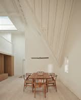A Sculptural Ceiling Brings Oscar-Worthy Levels of Drama to This Reworked London Flat