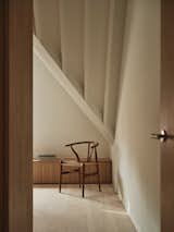 A Sculptural Ceiling Brings Oscar-Worthy Levels of Drama to This Reworked London Flat