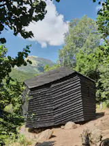 This Tiny Cabin in Spain Is Pretty Impressive for a Student Project - Photo 12 of 14 - 