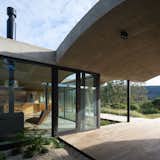 A Wave of Concrete Caps This Glass-Walled Home in Argentina