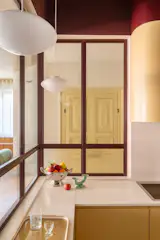 30 Years Later, They Reimagined Their Rome Apartment With a Glassy Central Kitchen - Photo 4 of 15 - 