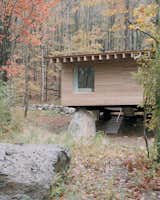 500-Million-Year-Old Boulders Prop Up This Small Cabin in New York