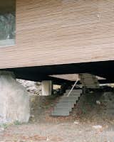 500-Million-Year-Old Boulders Prop Up This Small Cabin in New York