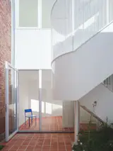 A Translucent Exterior Stair Reorganizes This 1950s “Propiedad Horizontal” in Buenos Aires - Photo 7 of 14 - 