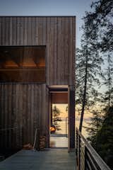 Corbusier and Thoreau Inspired This 400-Square-Foot Washington Retreat