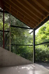 A Massive New Roof Turns a ’70s Chalet in Canada Into a Forest Palace - Photo 18 of 20 - 