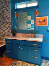 Another view of the bathroom