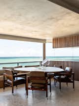 The Amorfa Table by Arthur Casas is one of the many furniture pieces signed by renowned designers that compliment the space.