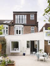 A Glowing Extension Fills a London Victorian With Sunlight and Garden Views