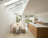 A Sublime Renovation Fills a London Terrace House With Sunlight and Garden Views - Photo 4 of 11 - 