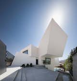 Exterior and House Building Type  Photo 12 of 42 in CANTILEVER HOUSE by Amin Haghighat Gou